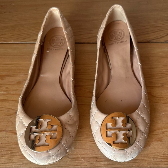 Tory Burch Shoes - Tory Burch Quilted Leather Reva Flats Tan Gold Logo Size 8.5